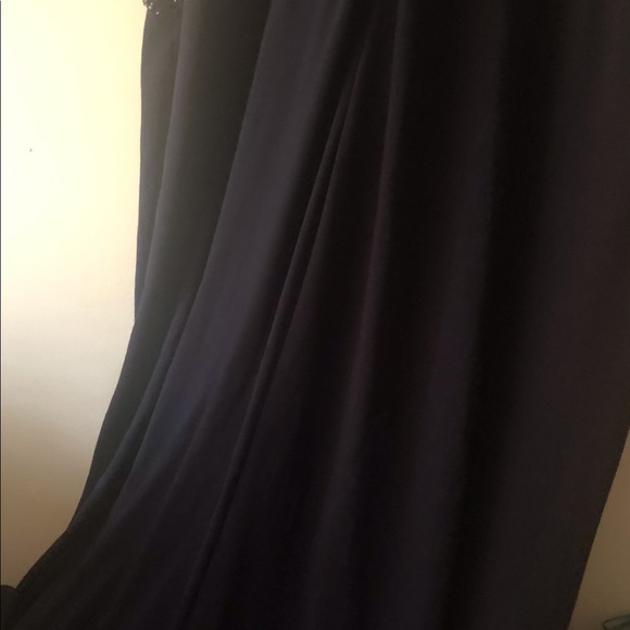 Beautiful maxi gown for a wedding   size 14 missing a few Pearls in thé back - Picture 4 of 8